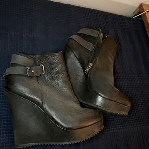 Black boots aldo